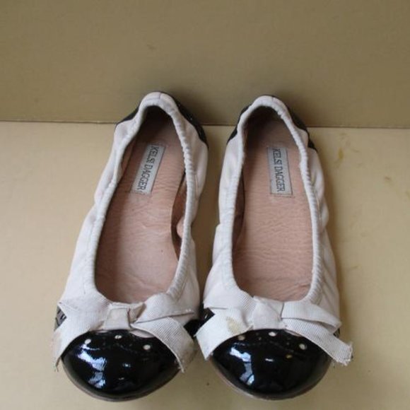 *Kelsi Dagger Beige Leather Black Patent Toe and Heel - Picture 6 of 6